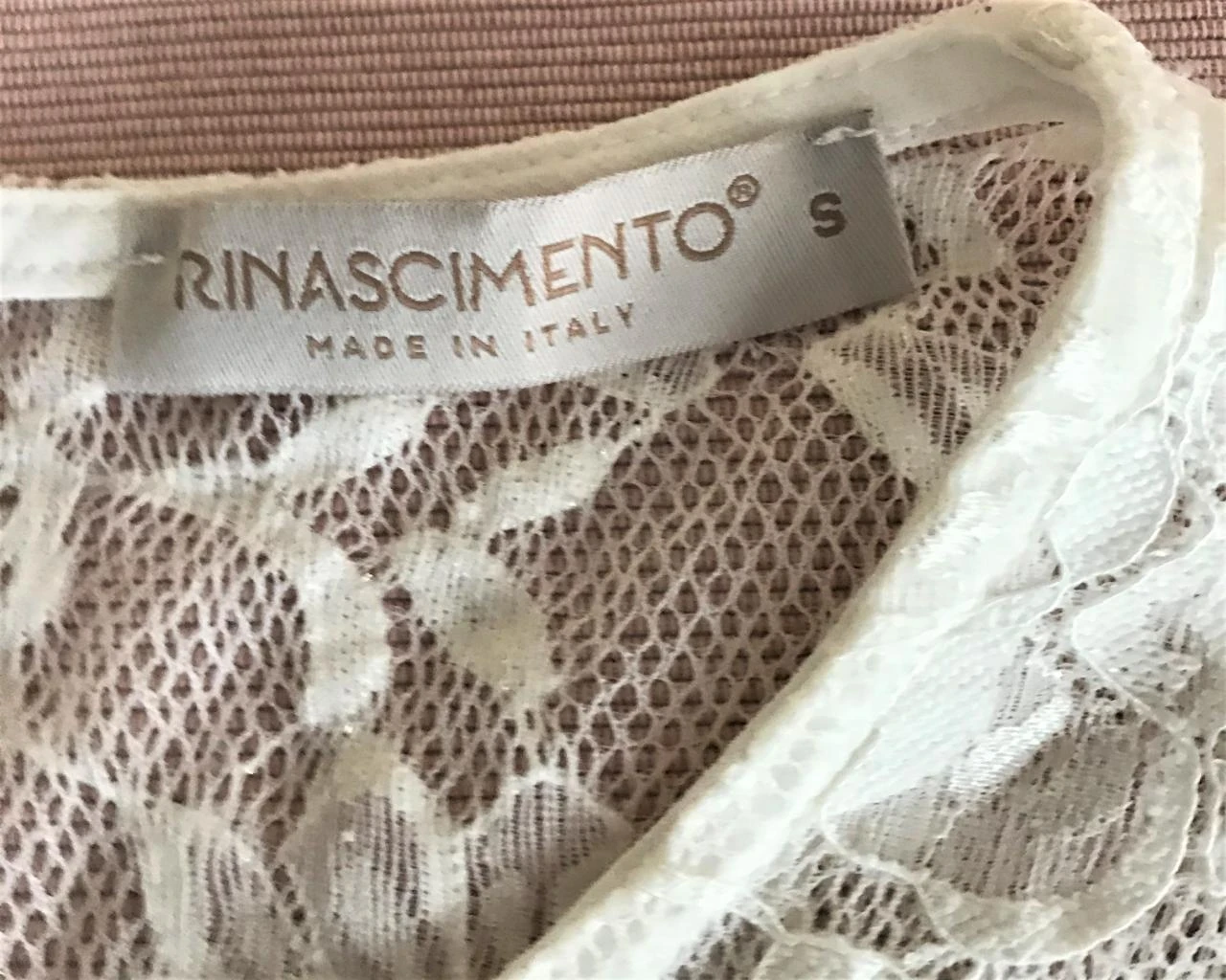 RinaSimento M36 blusa en crema con parte superior de encaje y pliegues . – photo 6